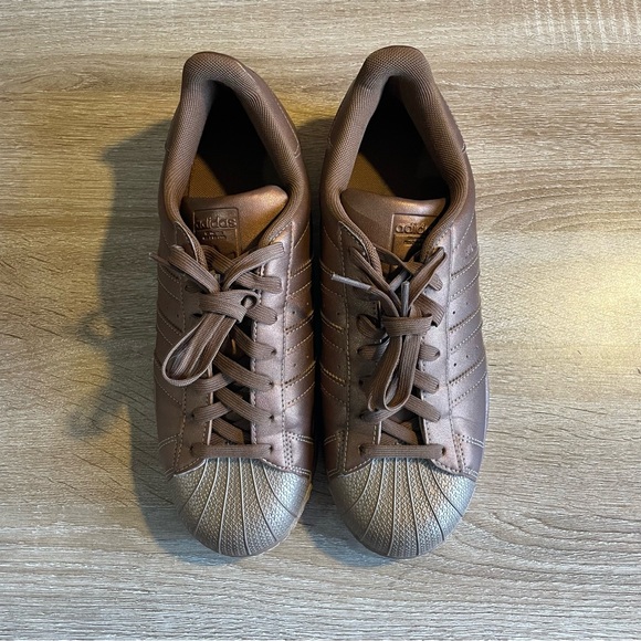 Adidas Metallic Bronze Superstar Sneaker Copper women’s size 8.5 - Picture 3 of 12